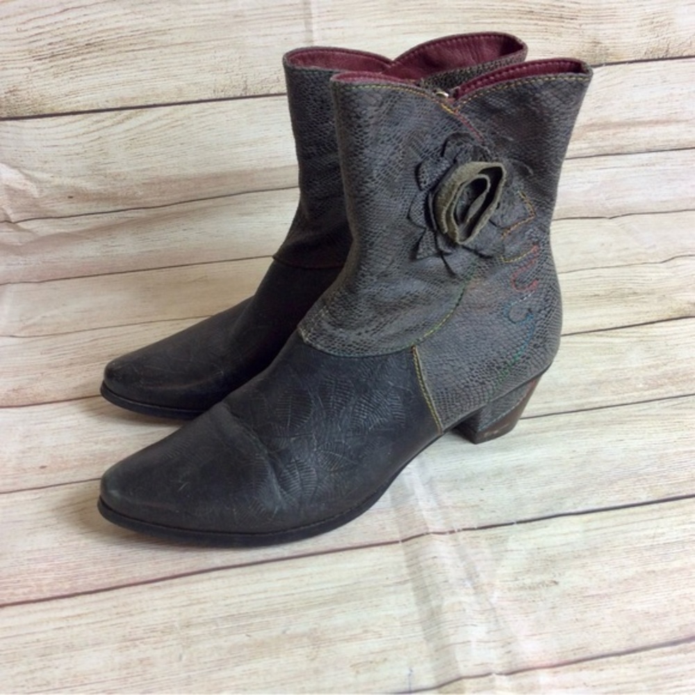 L'Artiste womens Shania gray Ankle Boot 40.  Size 9
